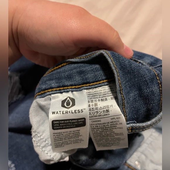 Levis High Rise Shorts - Picture 2 of 5